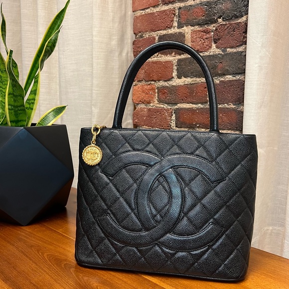 CHANEL Medallion Tote Quilted Caviar Leather - Picture 1 of 16